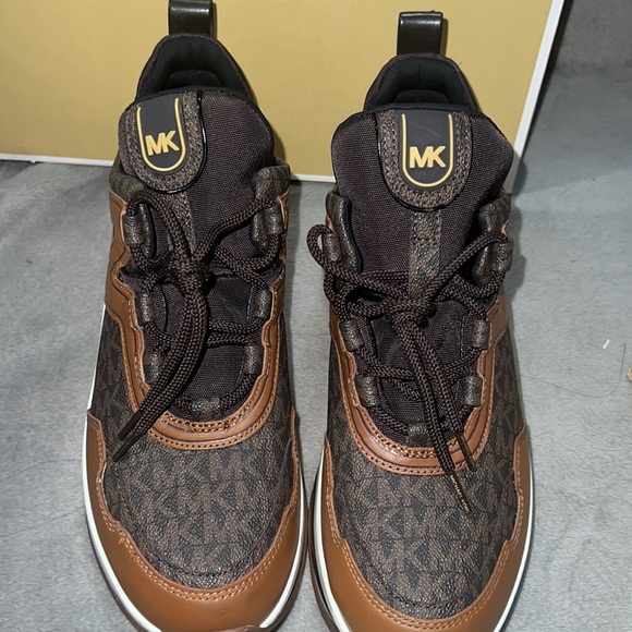 BRAND NEW Michael Kors sneakers - Picture 4 of 6